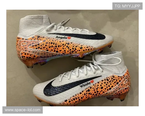 鲜艳足球鞋加持下的球星风采与赛场表现解析